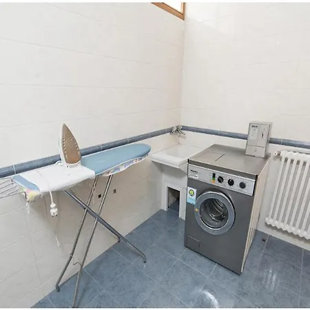 Ensuite Rooms For Women Only, Leon - Sk Aparthotel *