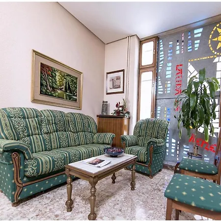 Aparthotel Ensuite Rooms For Women Only, Leon - Sk *