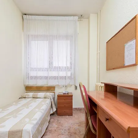 Ensuite Rooms For Women Only, Leon - Sk *
