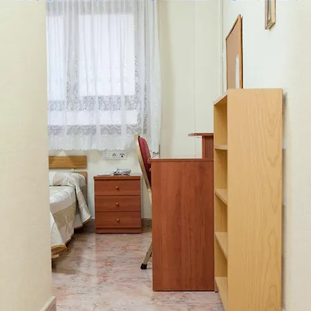 Ensuite Rooms For Women Only, Leon - Sk Aparthotel